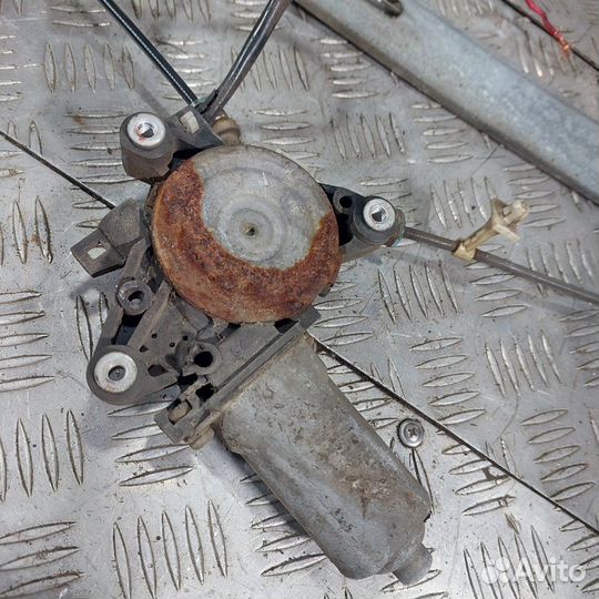 Стеклоподъемник задний левый Mitsubishi Galant