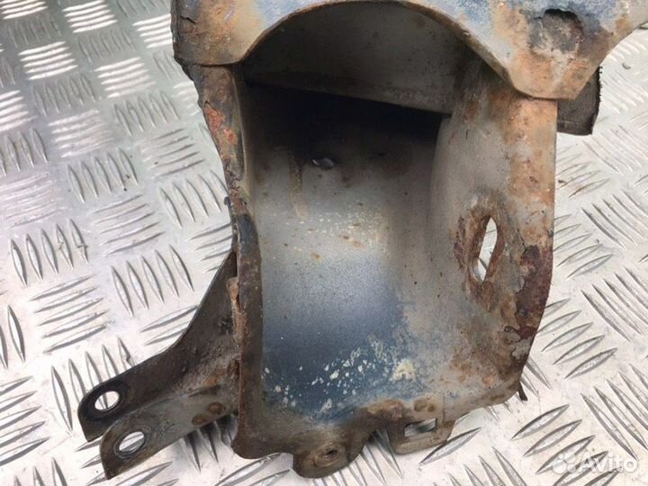 Крепление рычага подвески переднее левое