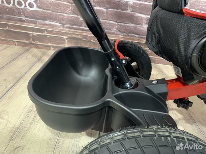 Трехколесный велосипед с ручкой BMW