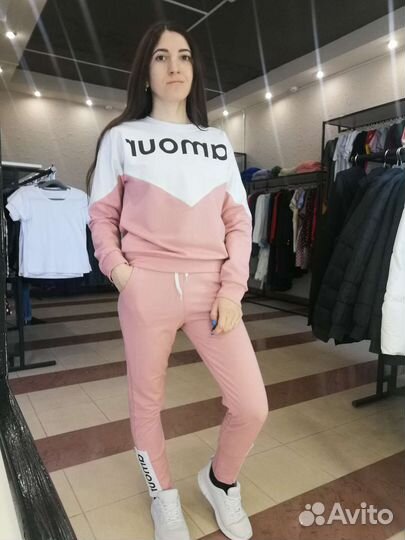 Спортивные костюмы женские новые