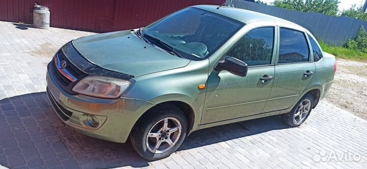 LADA Granta 1.6 МТ, 2013, 100 000 км