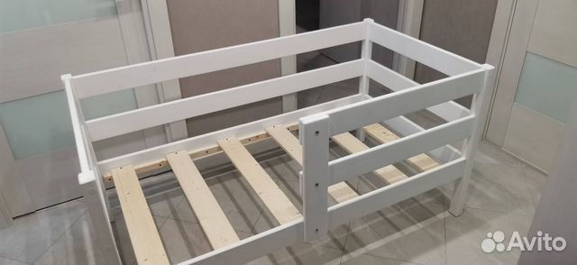 Детская кроватка белая