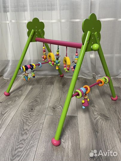 Деревянная стойка-тренажер для малышей