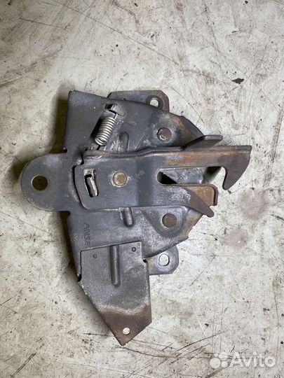 Замок капота Mitsubishi Pajero III V73W