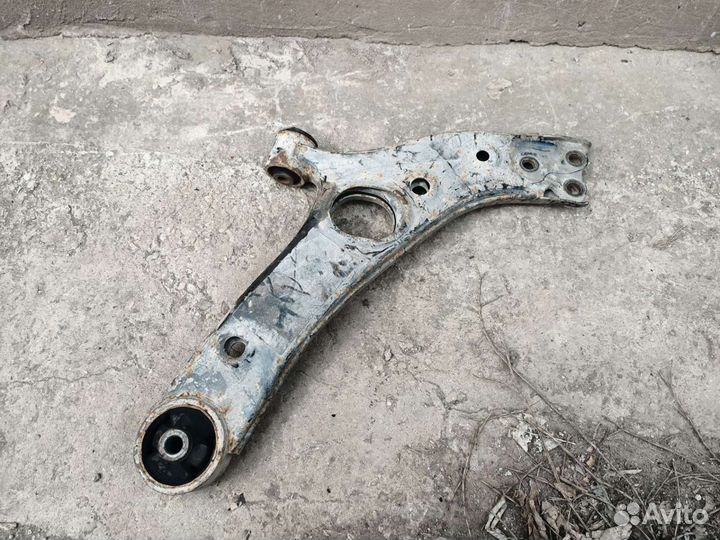 Рычаг передней подвески левый Hyundai Sonata 6 YF