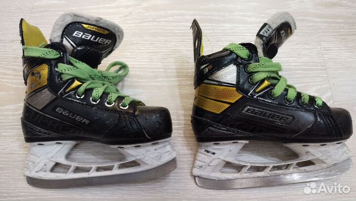 Коньки хоккейные