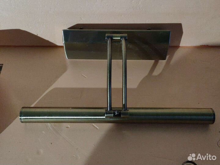 Светильник для подсветки зеркал и картин