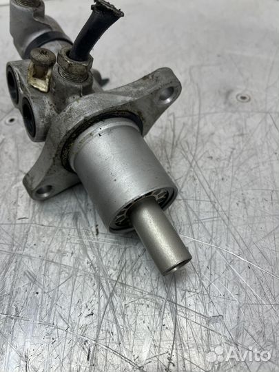 Цилиндр тормозной главный Ford Kuga