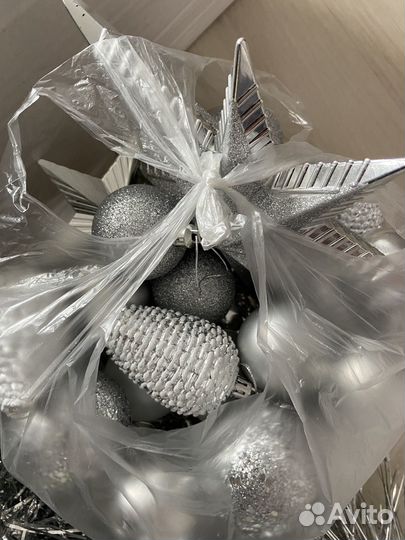 Елка искусственная с игрушками