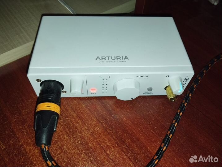 Студийный микрофон и звуковая карта