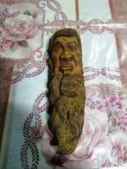 Резные фигурки из дерева