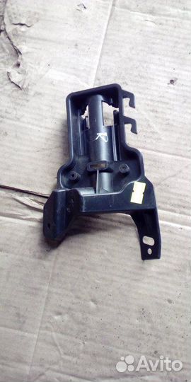 Кронштейн передний правый Renault Fluence 2010