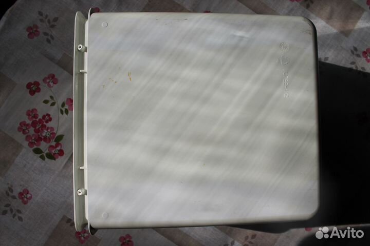 Корпус ящика для овощей Indesit C240G.016