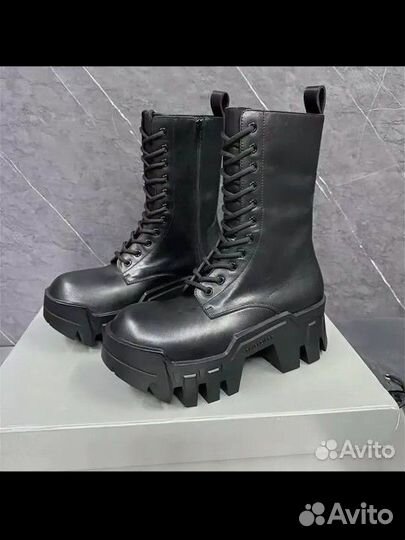 Balenciaga bulldozer type на руках