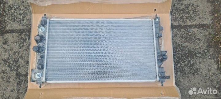Радиатор охлаждения двигателя Opel Astra J
