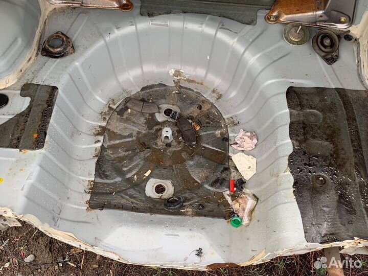 Тазик под запаску nissan almera classic b10