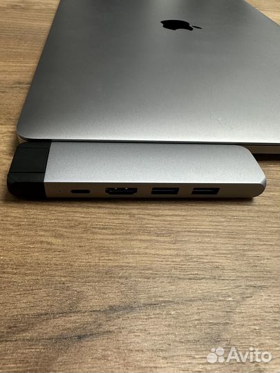 Macbook pro 15 2016 i7 16gb touchbar