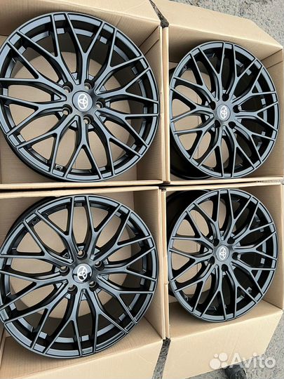Black r18 новые диски Toyota camry R18