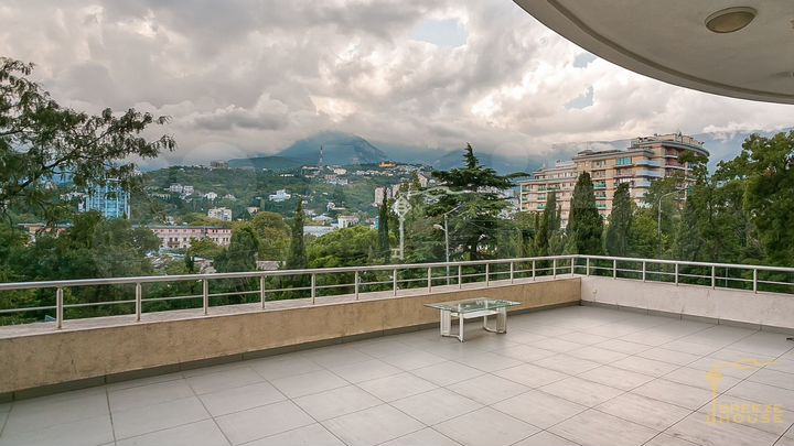 3-к. апартаменты, 138 м², 2/9 эт.