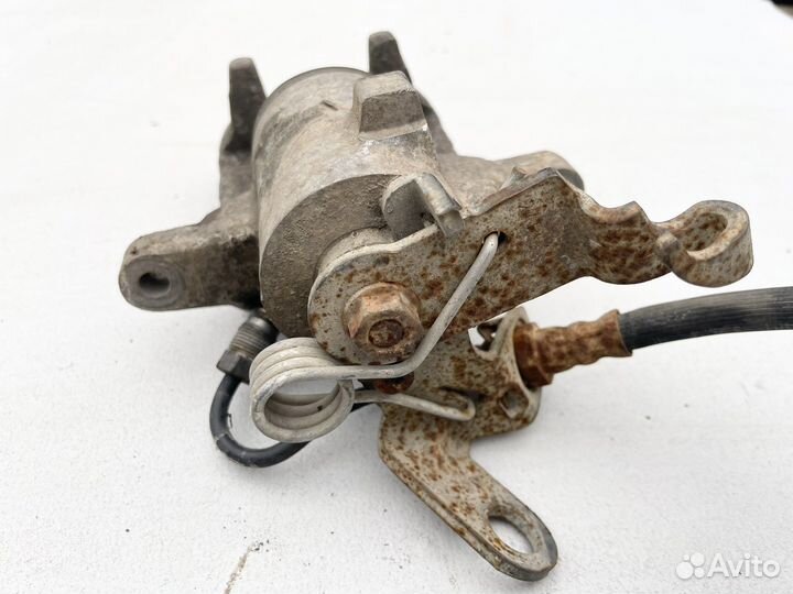 Суппорт задний левый Volkswagen Golf 5