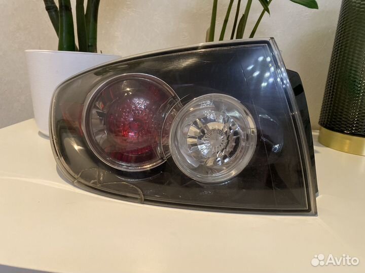 Задний левый фонарь Mazda 3