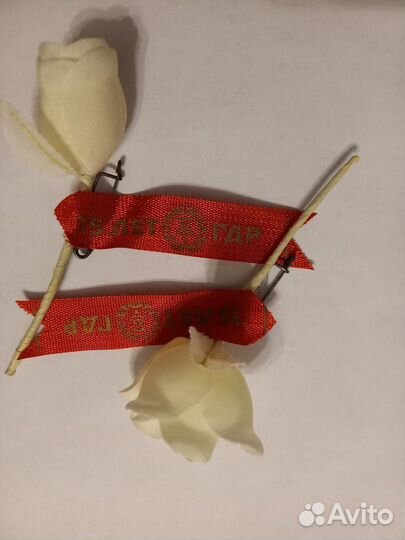 Значок-роза 