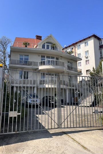 Коттедж 471,7 м² на участке 4 сот.