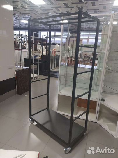 Вешало для магазина