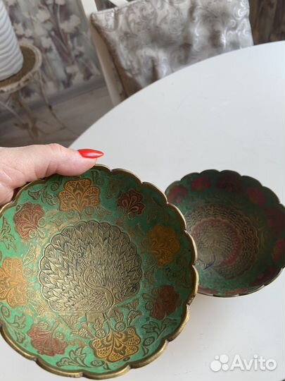 Фруктовница на ножке латунь