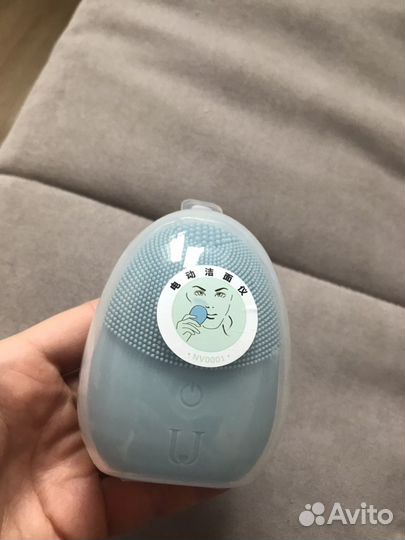 Силиконовая щетка для лица