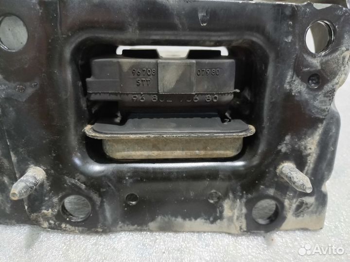 Опора двигателя левая C3 Picasso 1 (9680293680