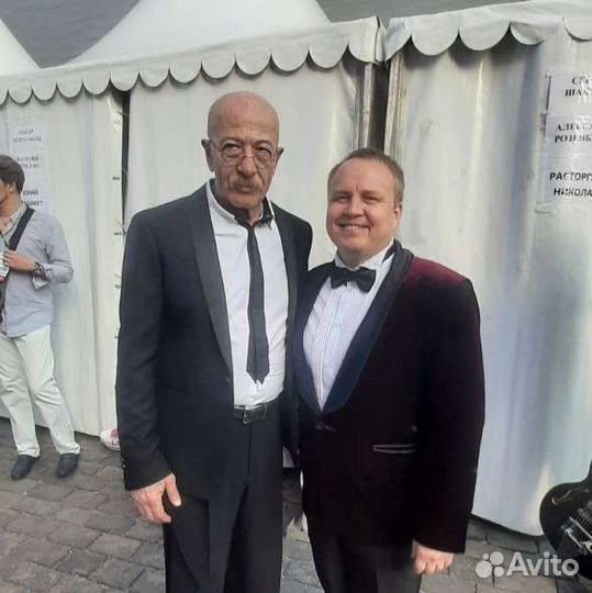 А. Шадварин-певец, гитарист,репетитор по гитаре