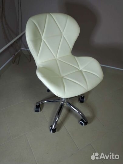 Стул Ракушка на колесах