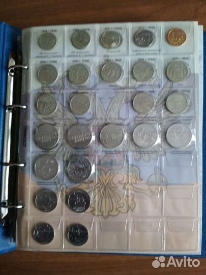 Альбом с коллекцией монет