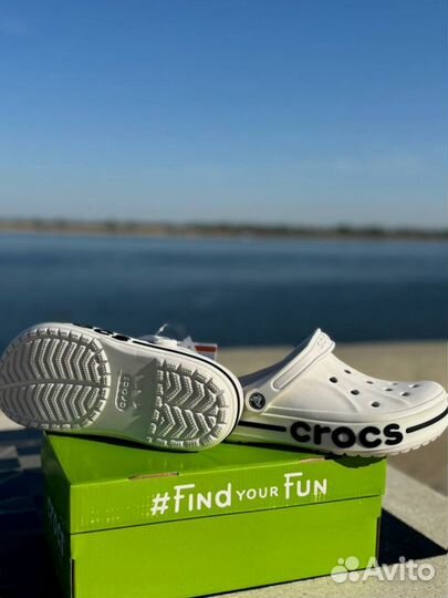 Шлепки Crocs белые