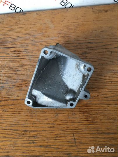 Кронштейн двигателя правый Mercedes E-Class W211