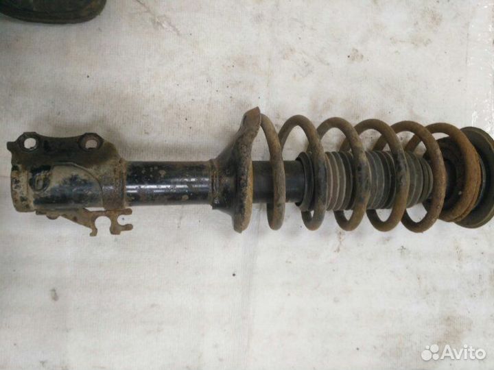 Амортизатор передний Volkswagen Golf 3