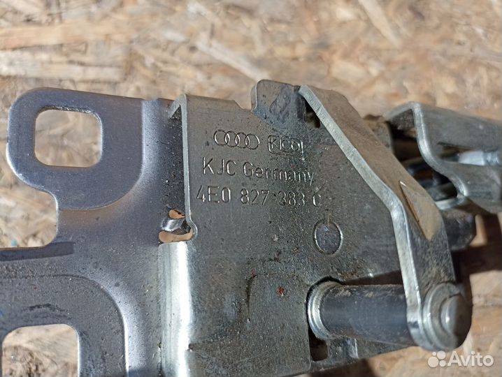 Доводчик багажника Audi A8 D3