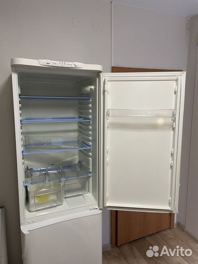 Холодильник Indesit c240g