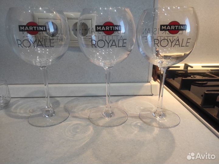 Бокалы и стопки