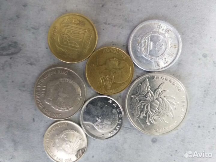 Продаю разные монеты