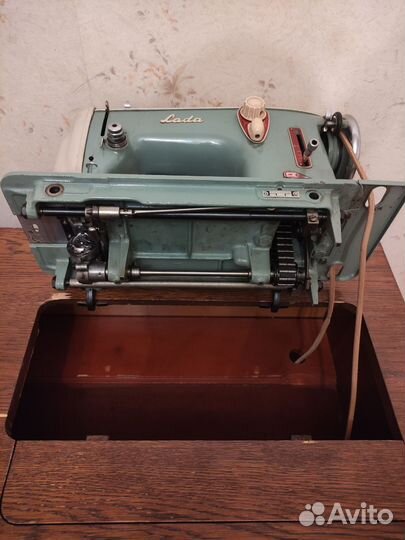 Швейная машина LADA 236