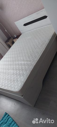 Кровать с матрасом