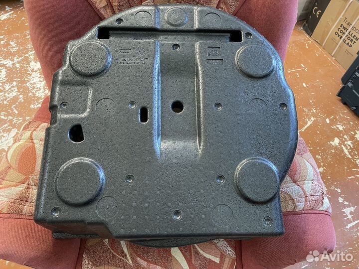 Вставка в нишу багажного отделения Audi Q8