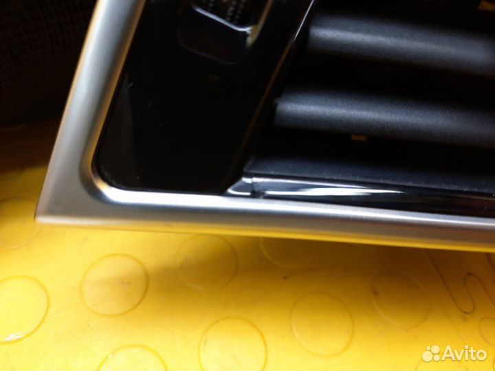 Б/У Дефлектор воздушный Есть дефекты, оригиналnnУ