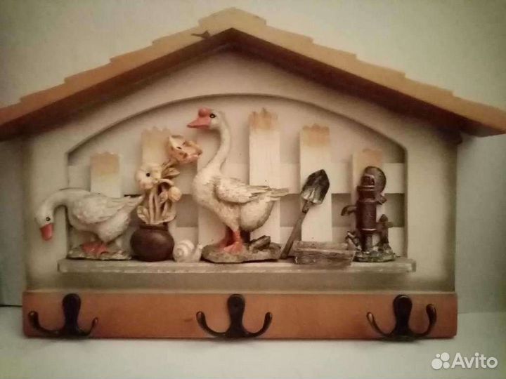 Вешалка декоративная