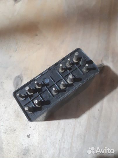 Реле поворотов 201 821 00 47 мерседес 124