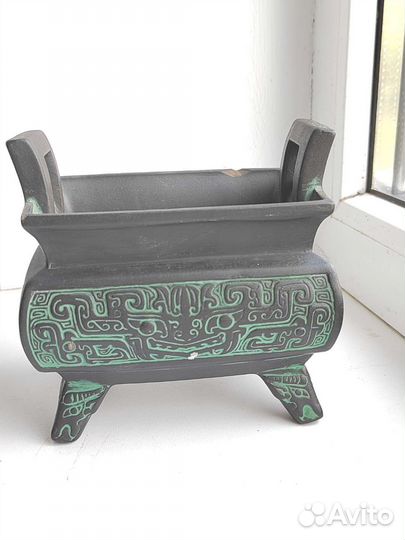 Керамическая ваза ацтеков на ножках