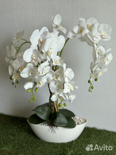 Орхидея белая искусственная в кашпо
