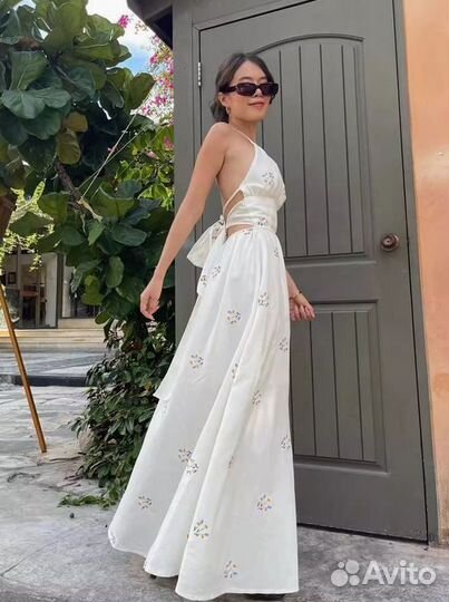 Платье летнее с открытой спиной белое с цветами